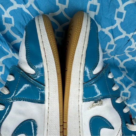 Nike Women’s size 8.5 Air Jordan 1 Low SE Barcelona sneakers unc blue gum bottom - Picture 8 of 11